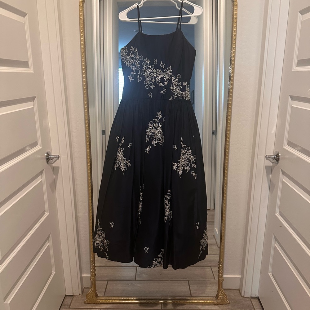 BOB MACKIE dress

🔥CLOSE OUT PRICE🔥